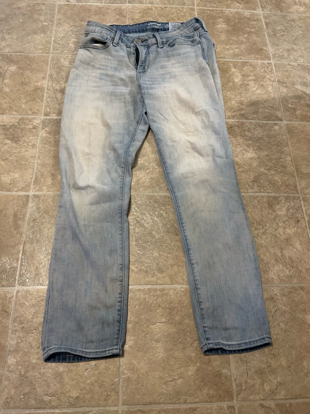 Signature by Levi Strauss Straight Leg Jeans